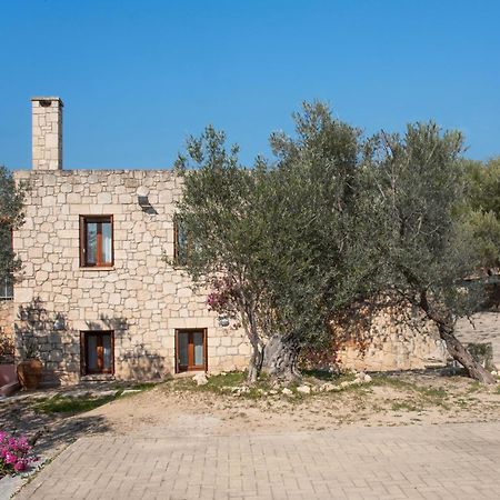 PYRGOS RALLI ESTATE Apartments&Suites Aegina Exterior foto