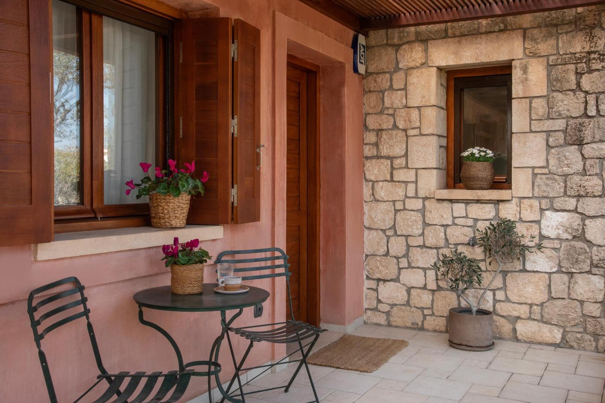 PYRGOS RALLI ESTATE Apartments&Suites Aegina Exterior foto